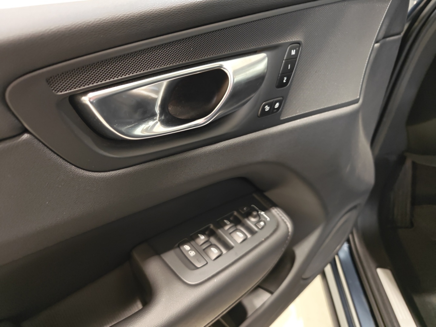 VOLVO XC60 2025