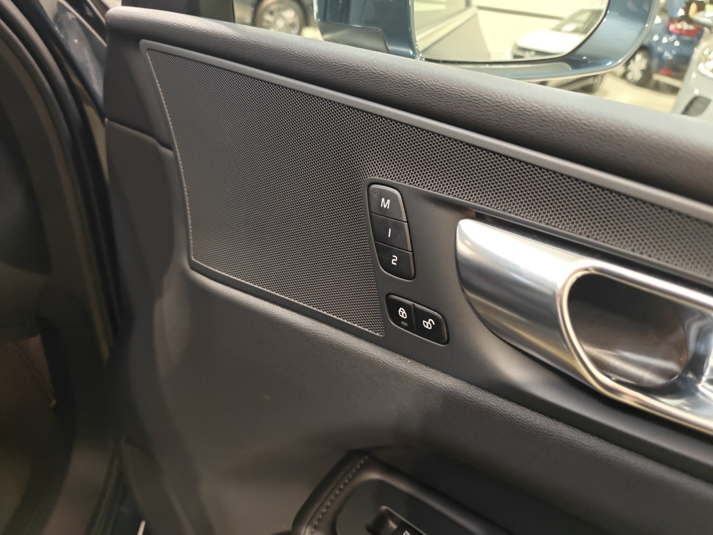 VOLVO XC60 2025
