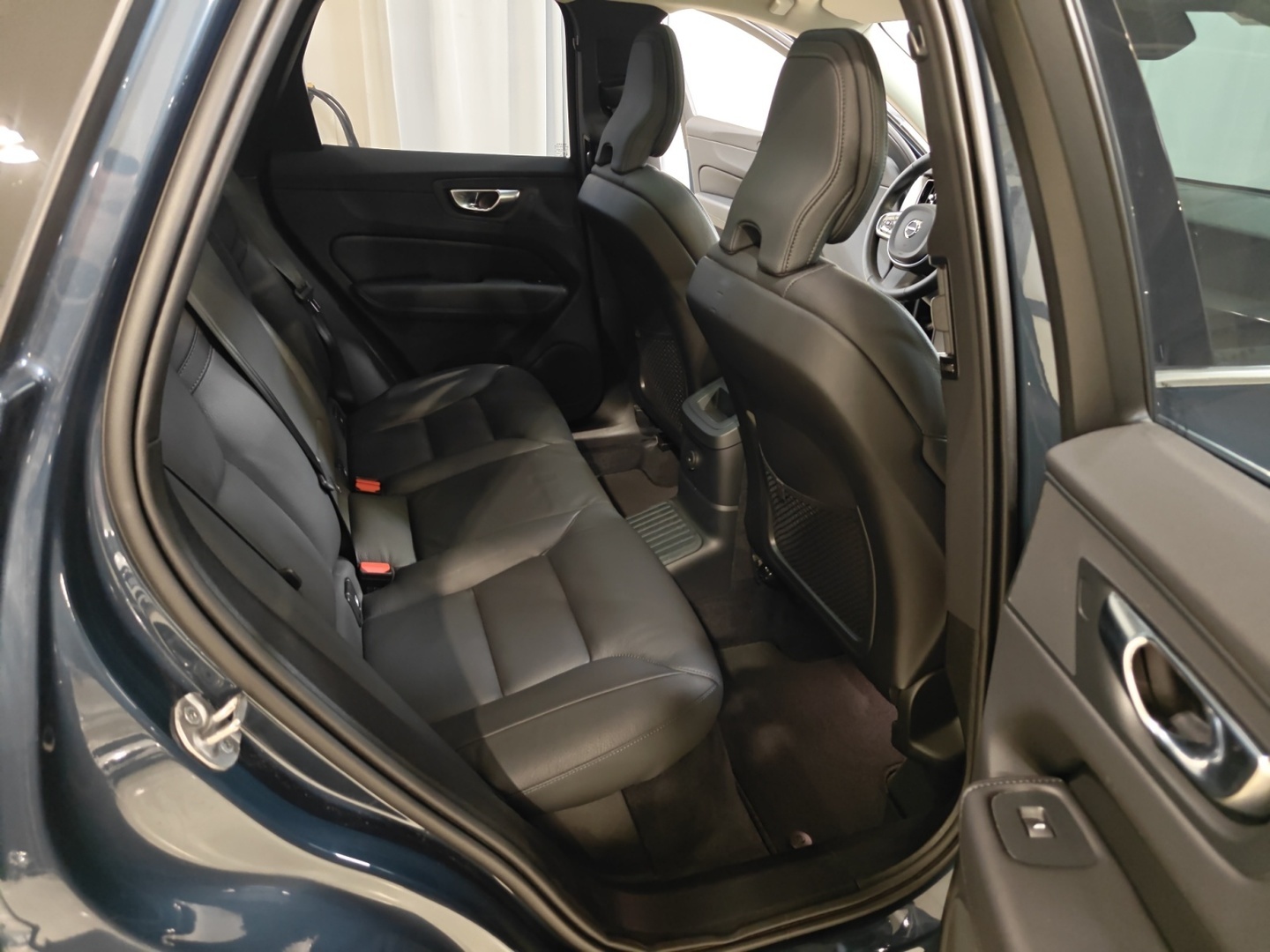 VOLVO XC60 2025