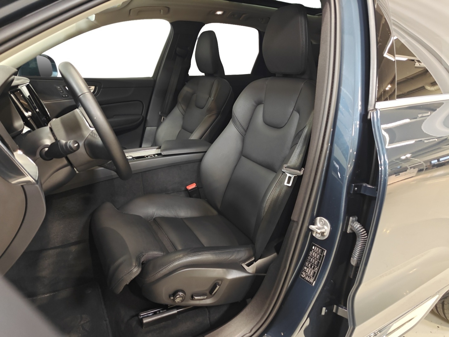 VOLVO XC60 2025