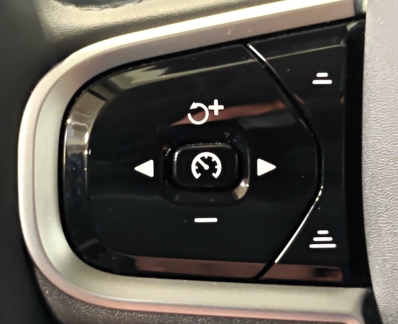 VOLVO XC60 11