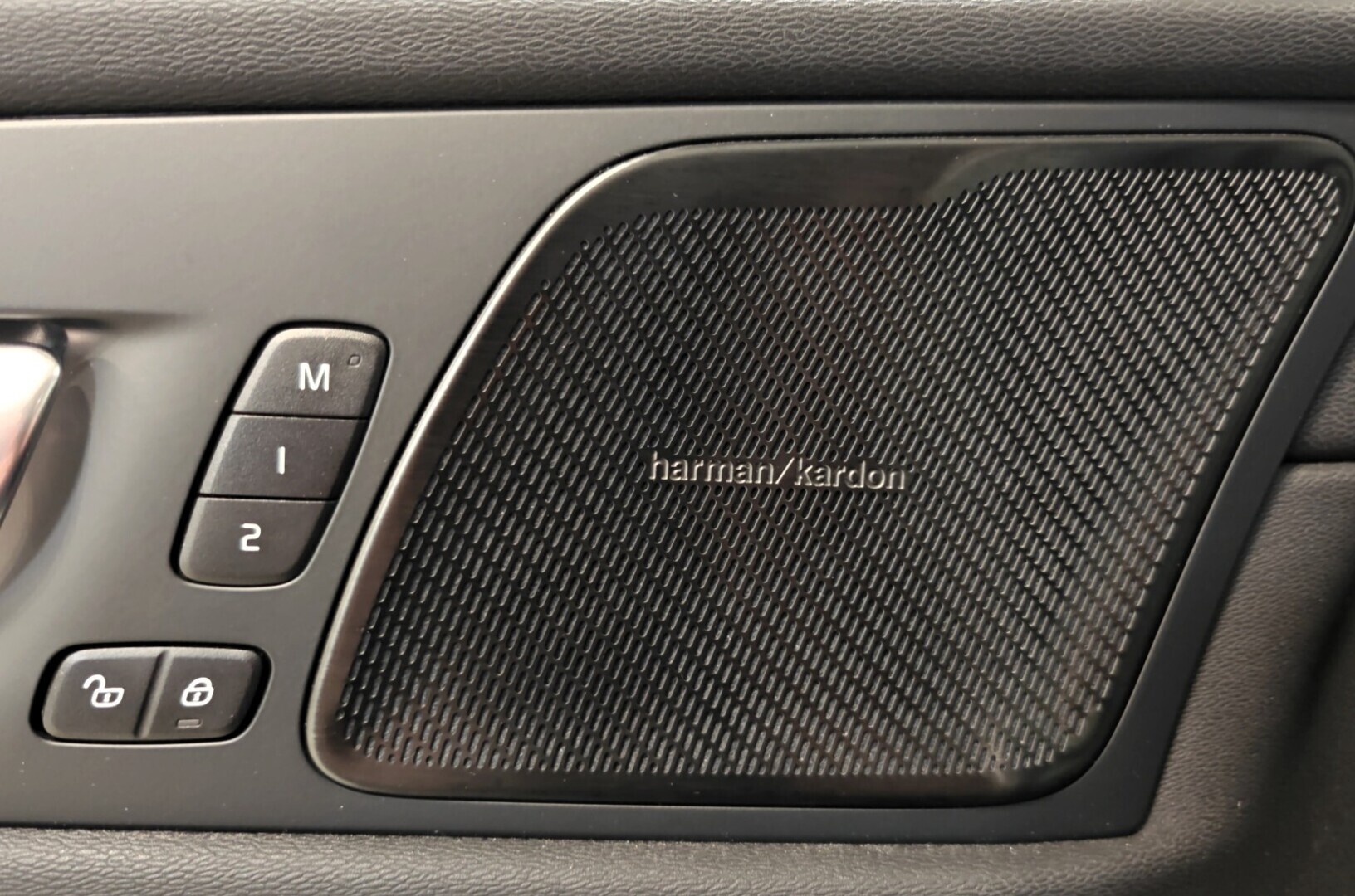 VOLVO XC60 19