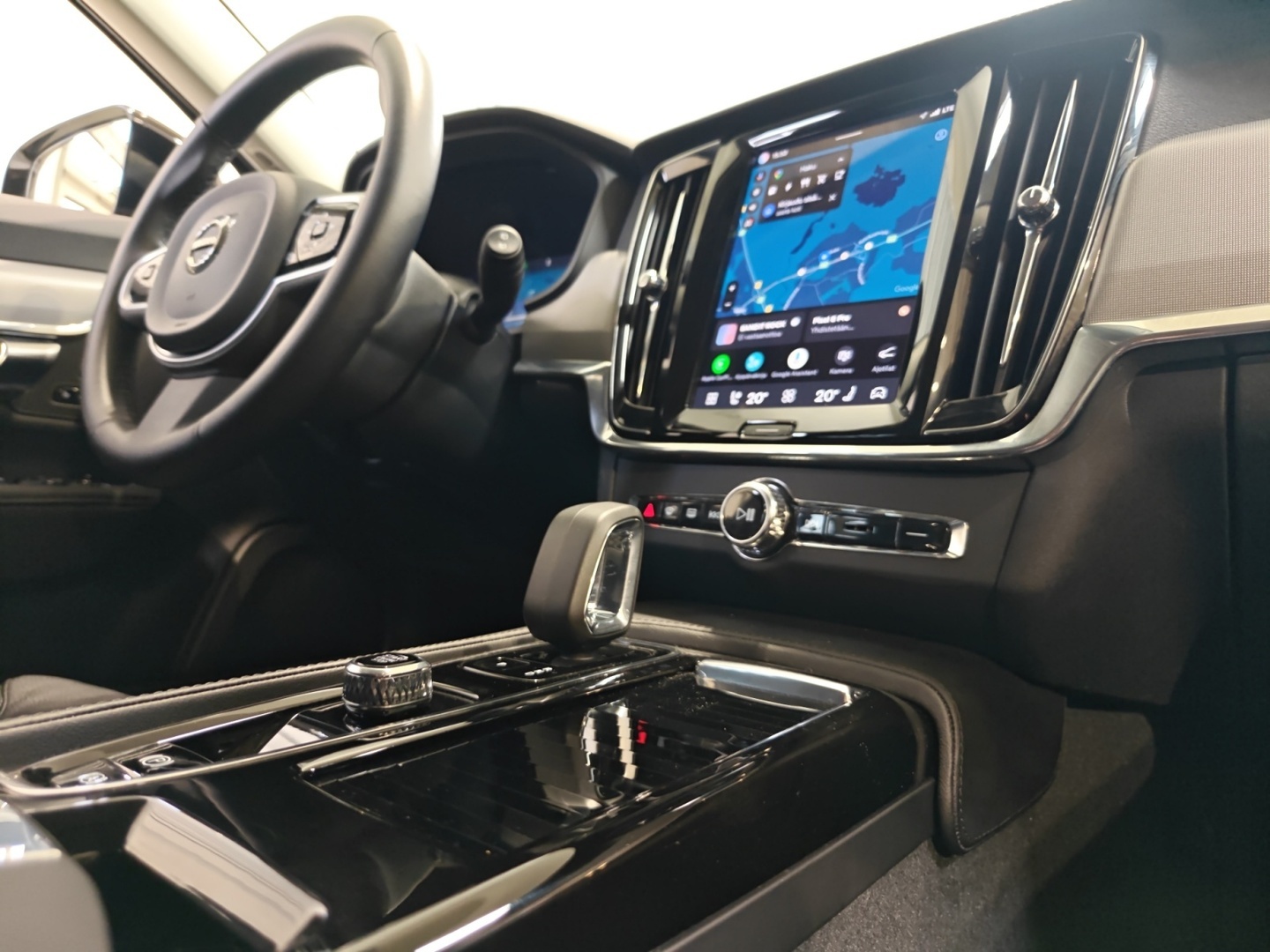 VOLVO V90 2025