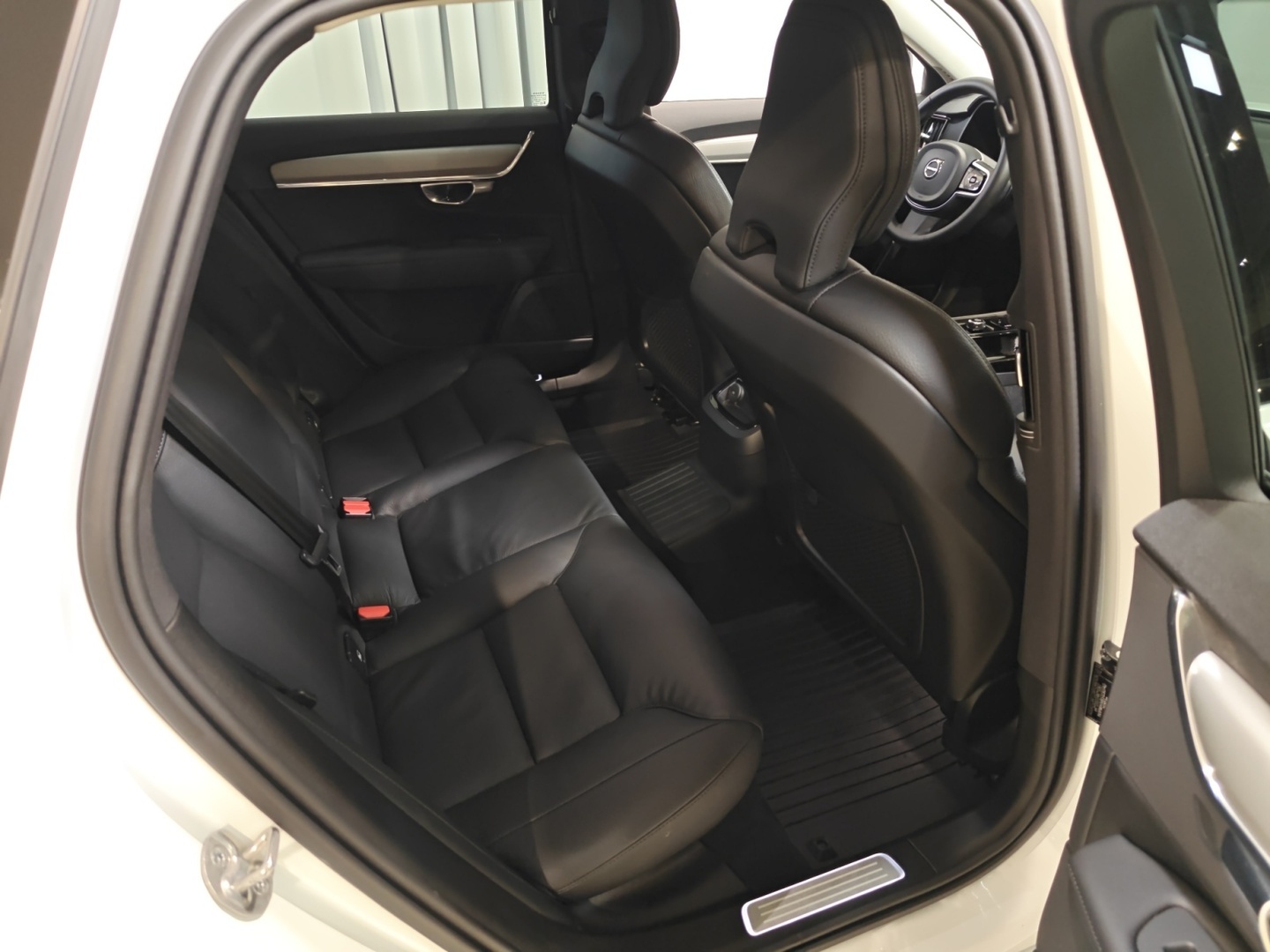 VOLVO V90 2025