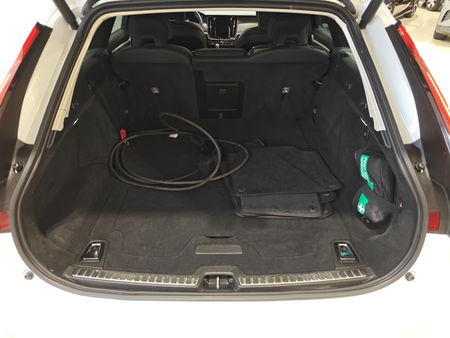 VOLVO V90 2025