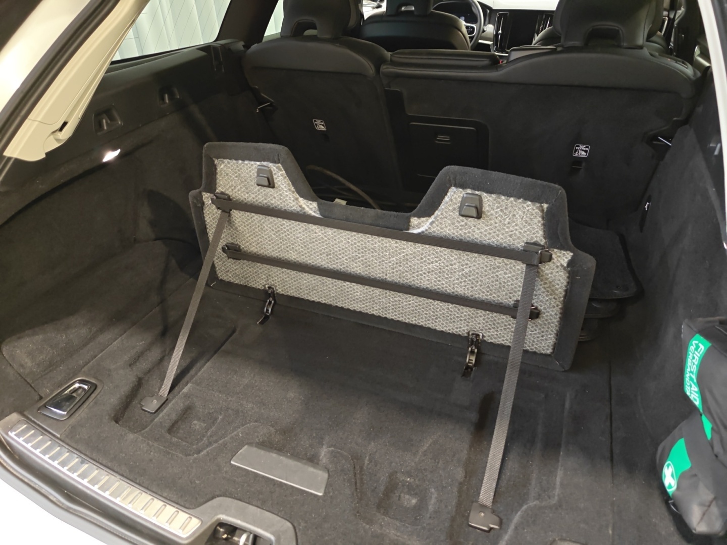 VOLVO V90 2025