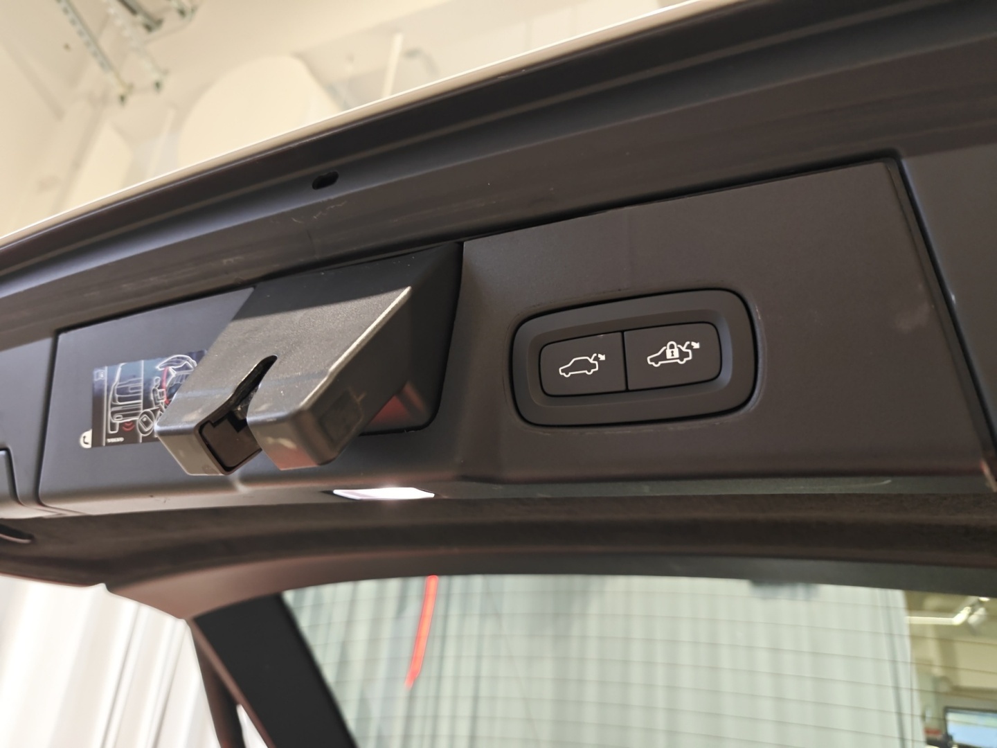 VOLVO V90 2025