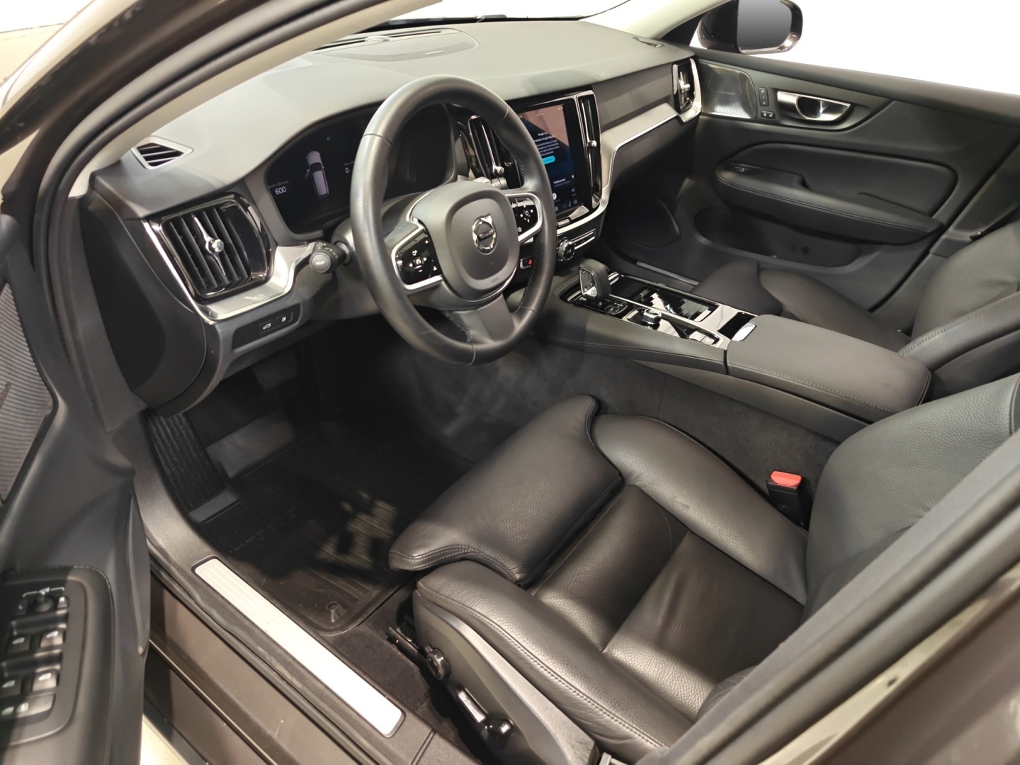 VOLVO V60 2025