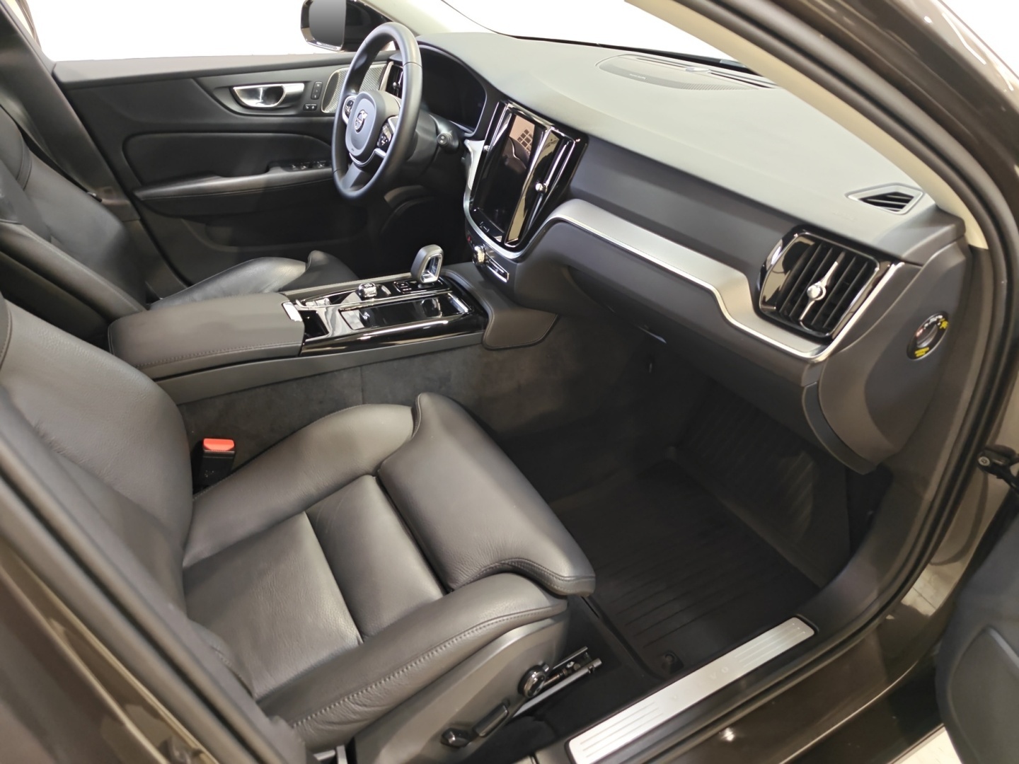 VOLVO V60 2025