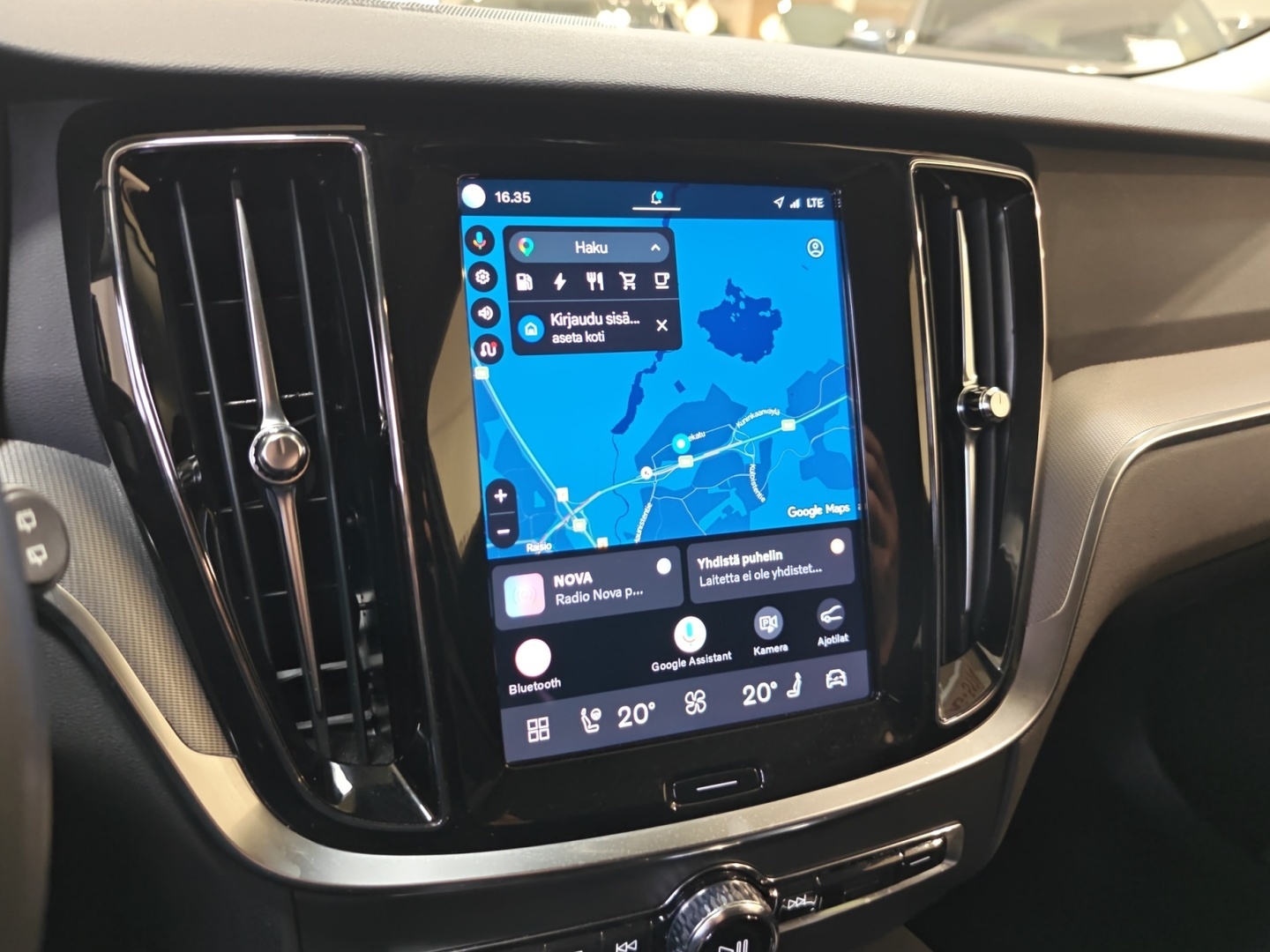 VOLVO V60 2025