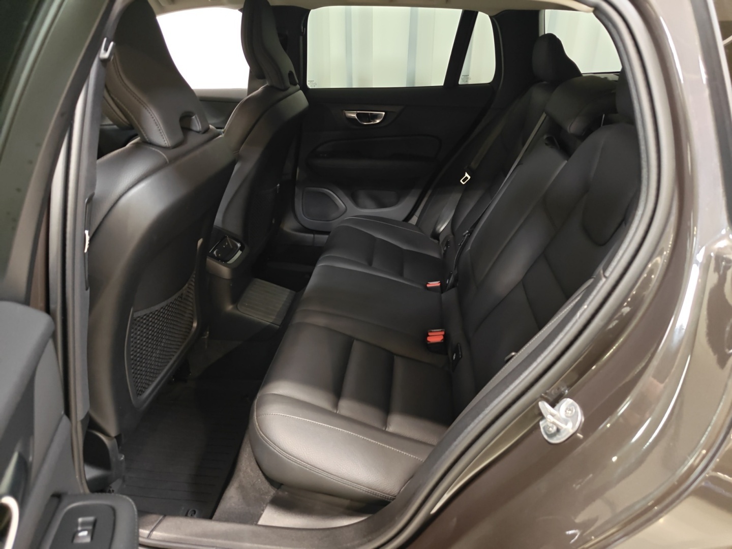 VOLVO V60 2025