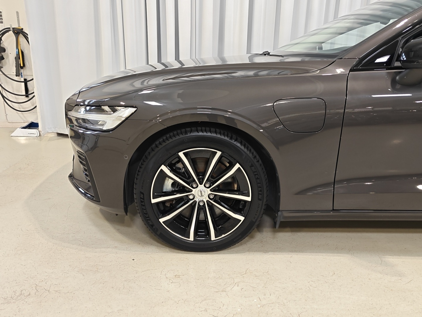 VOLVO V60 2025