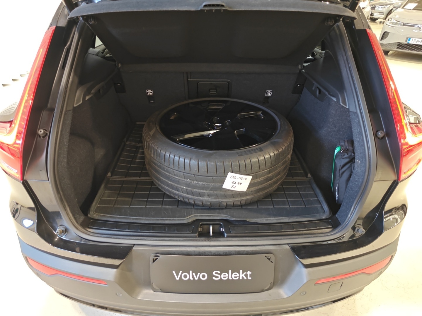 VOLVO EX40 2025