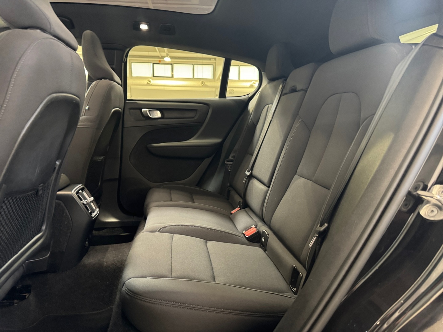 VOLVO EC40 2025