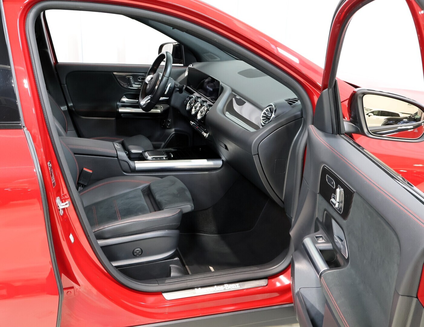 MERCEDES-BENZ GLA 2023