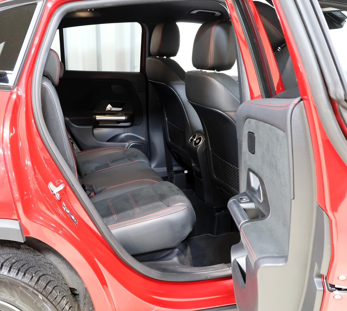 MERCEDES-BENZ GLA 2023