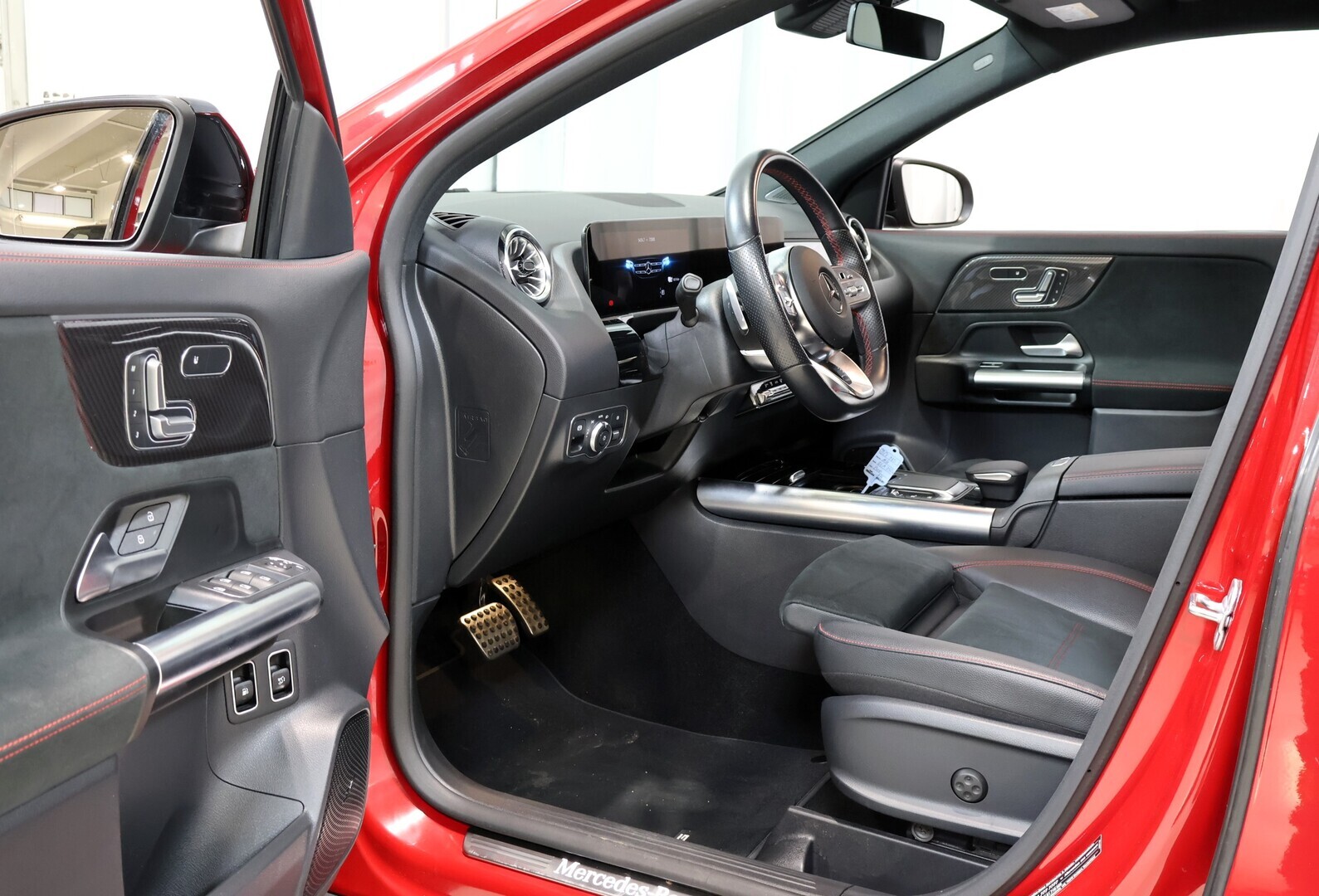 MERCEDES-BENZ GLA 2023