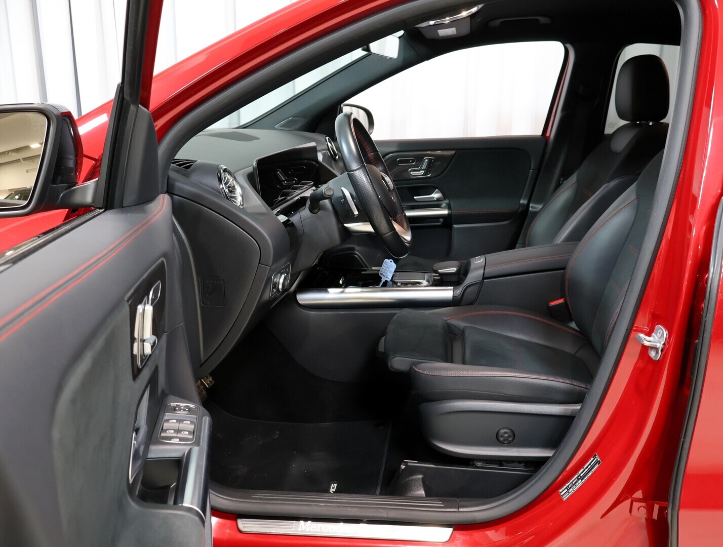 MERCEDES-BENZ GLA 2023