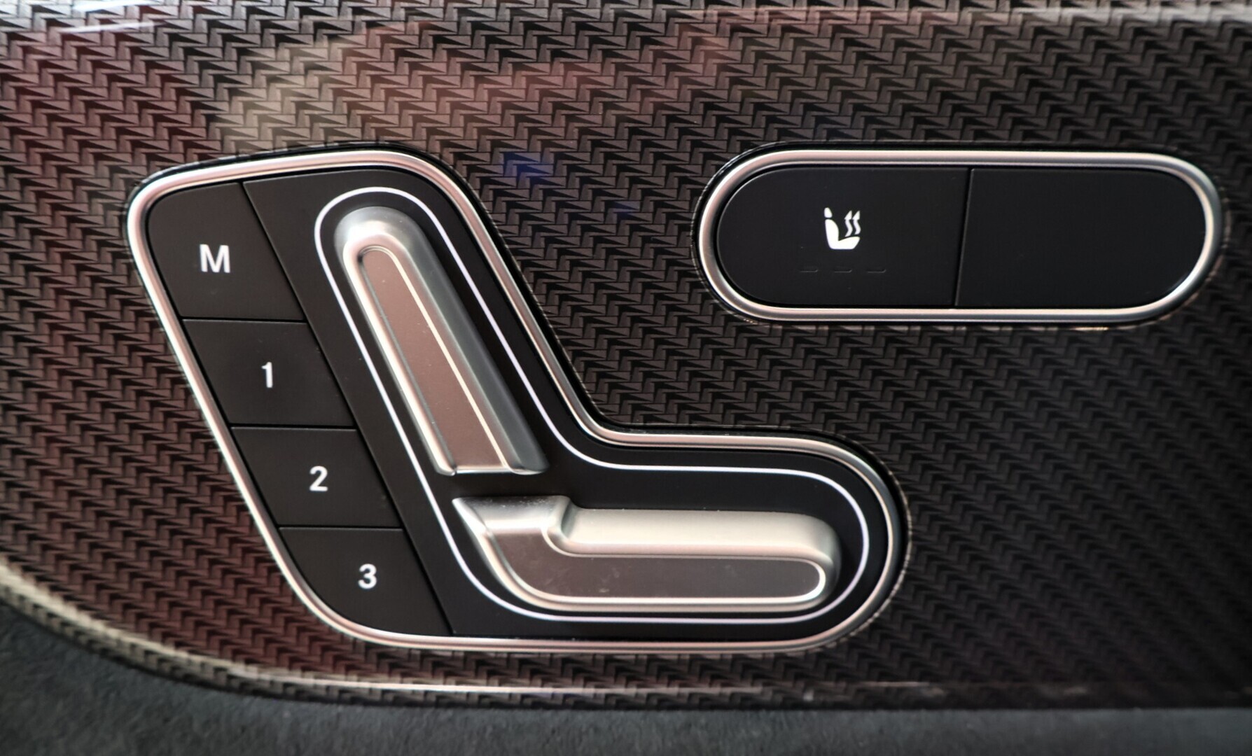 MERCEDES-BENZ GLA 2023