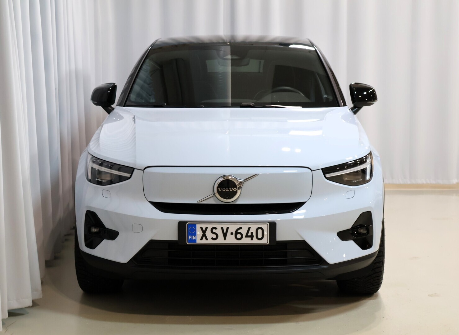 VOLVO EC40 2025