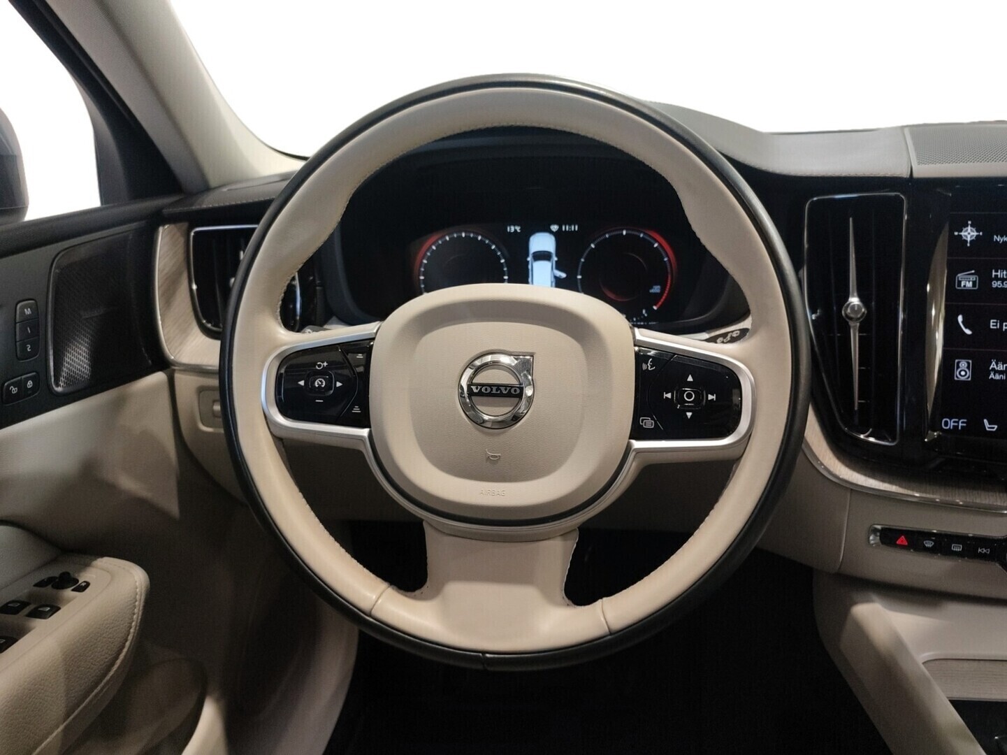 VOLVO XC60 2021