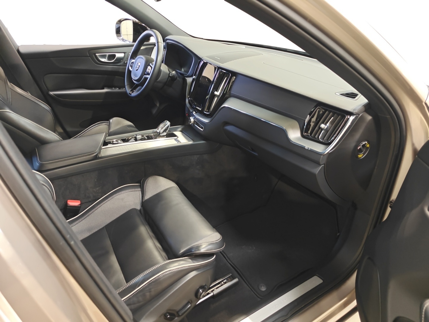 VOLVO XC60 2024
