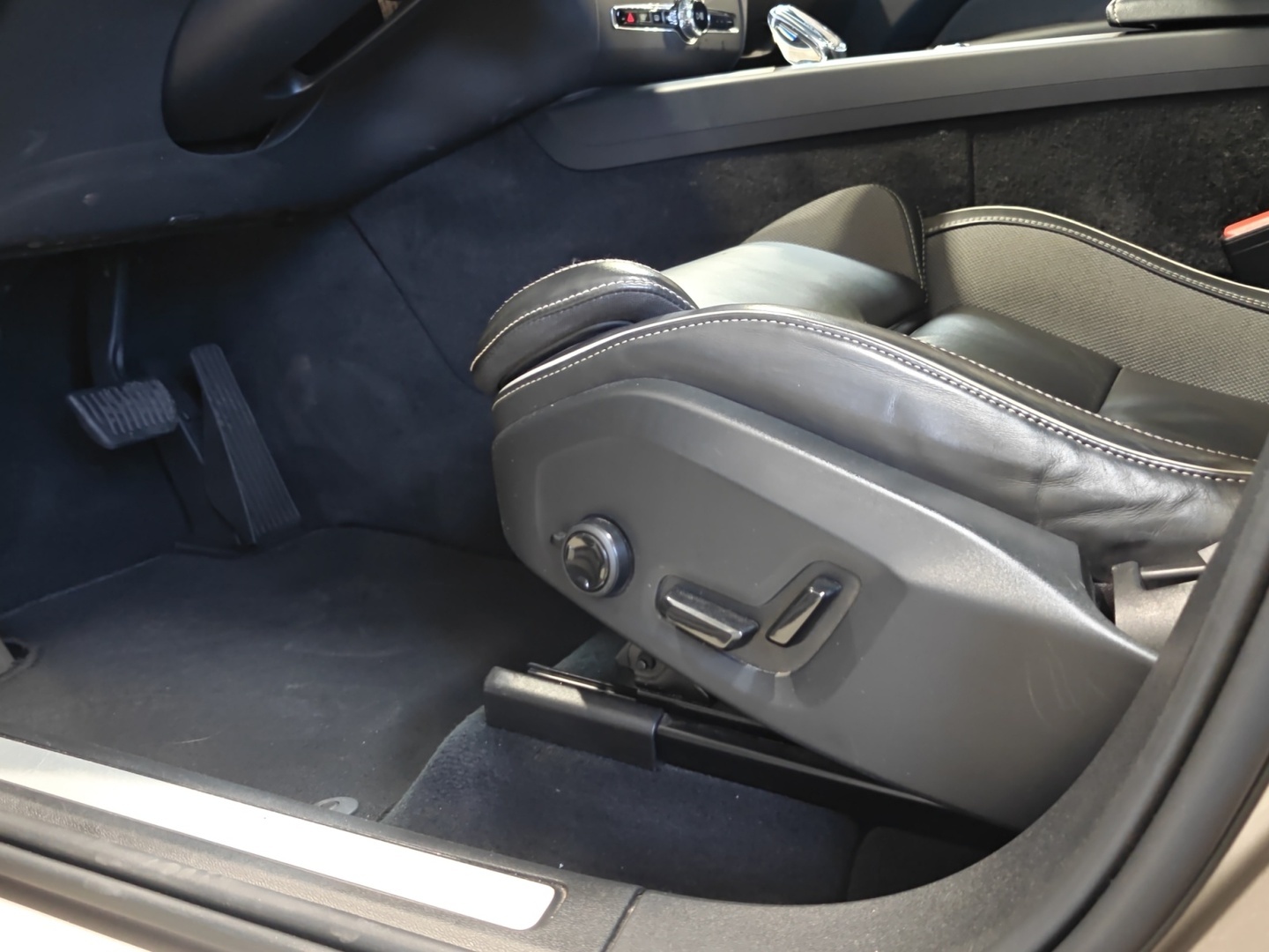 VOLVO XC60 2024