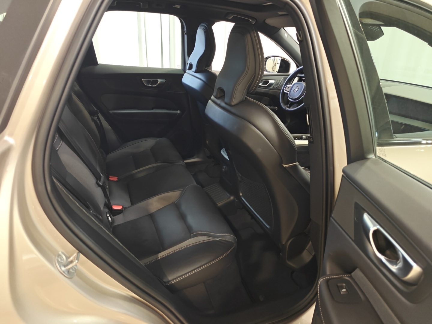 VOLVO XC60 2024