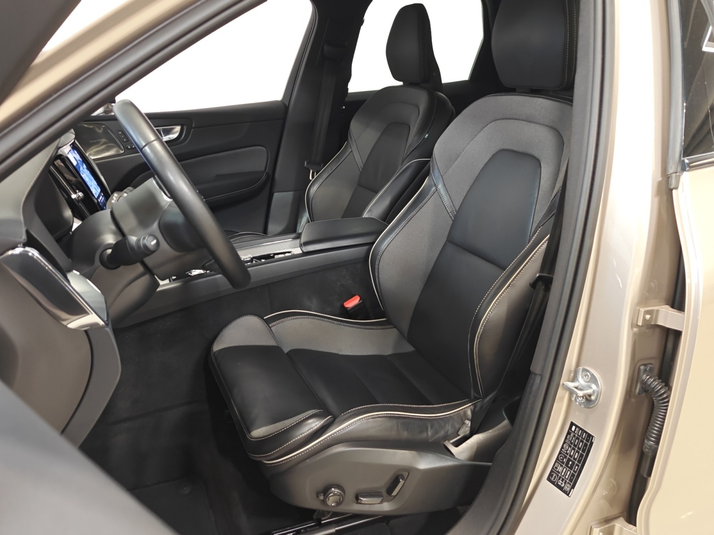 VOLVO XC60 2024