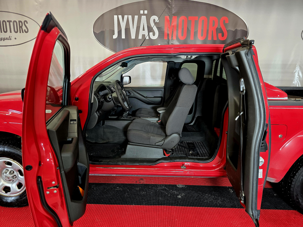 NISSAN Navara 5