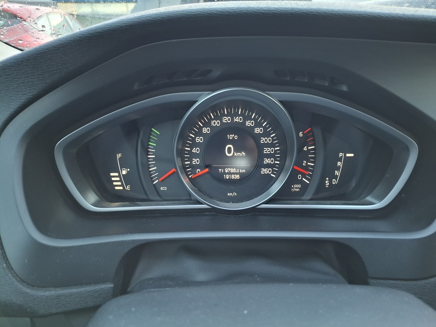 VOLVO V40 2013