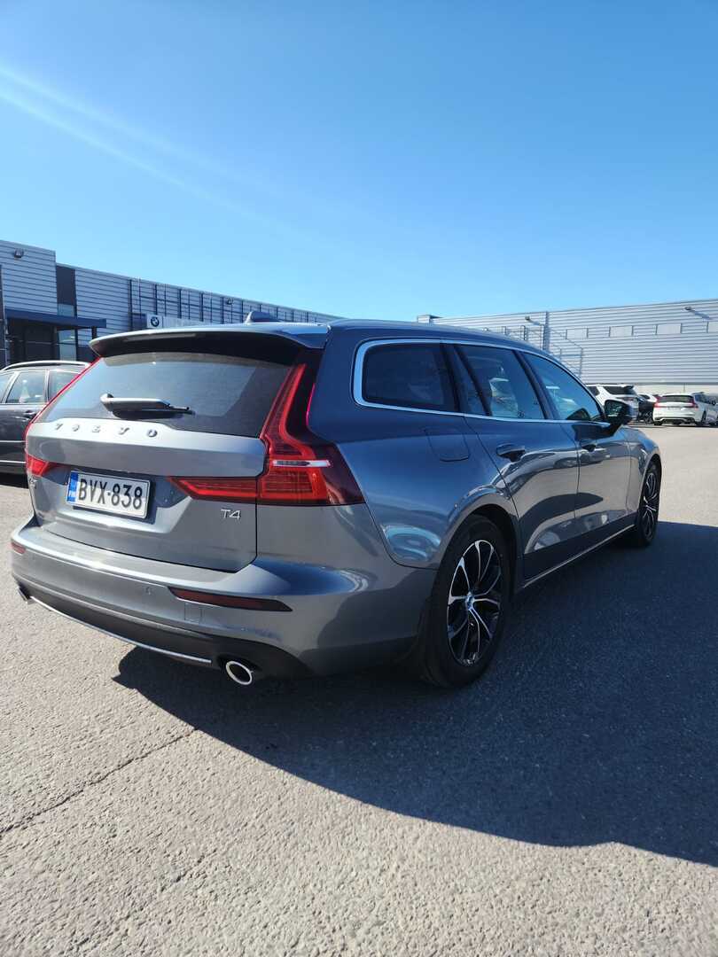VOLVO V60 2020
