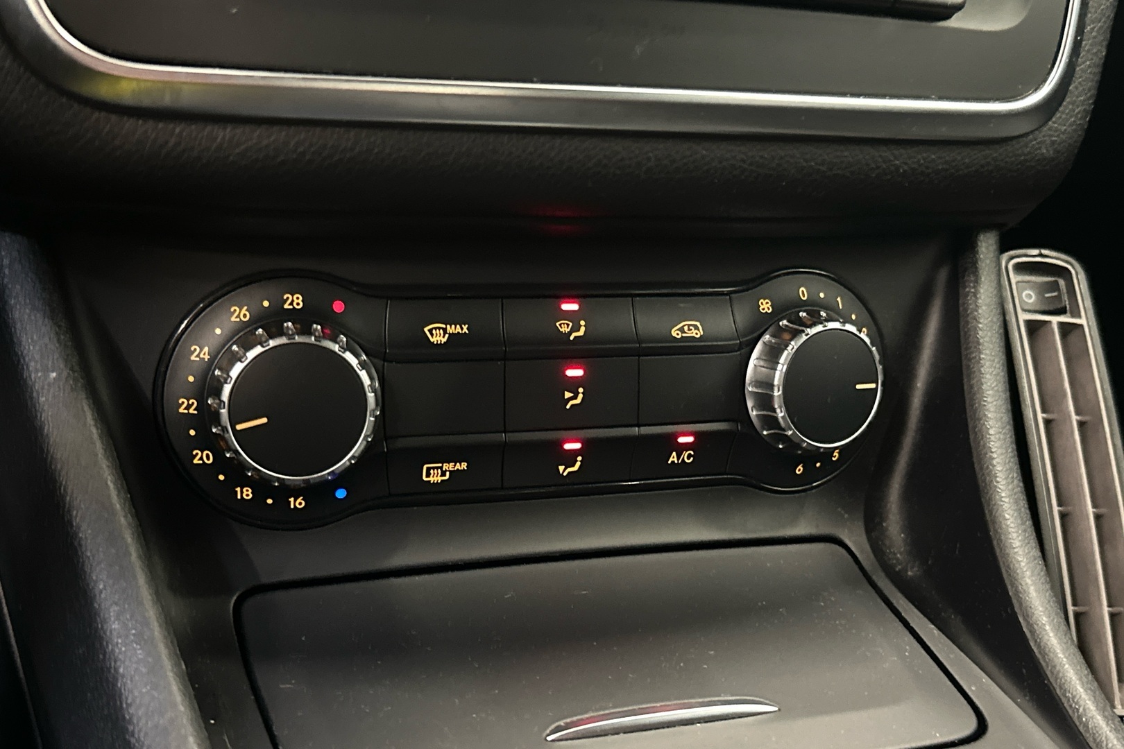 MERCEDES-BENZ CLA 2014