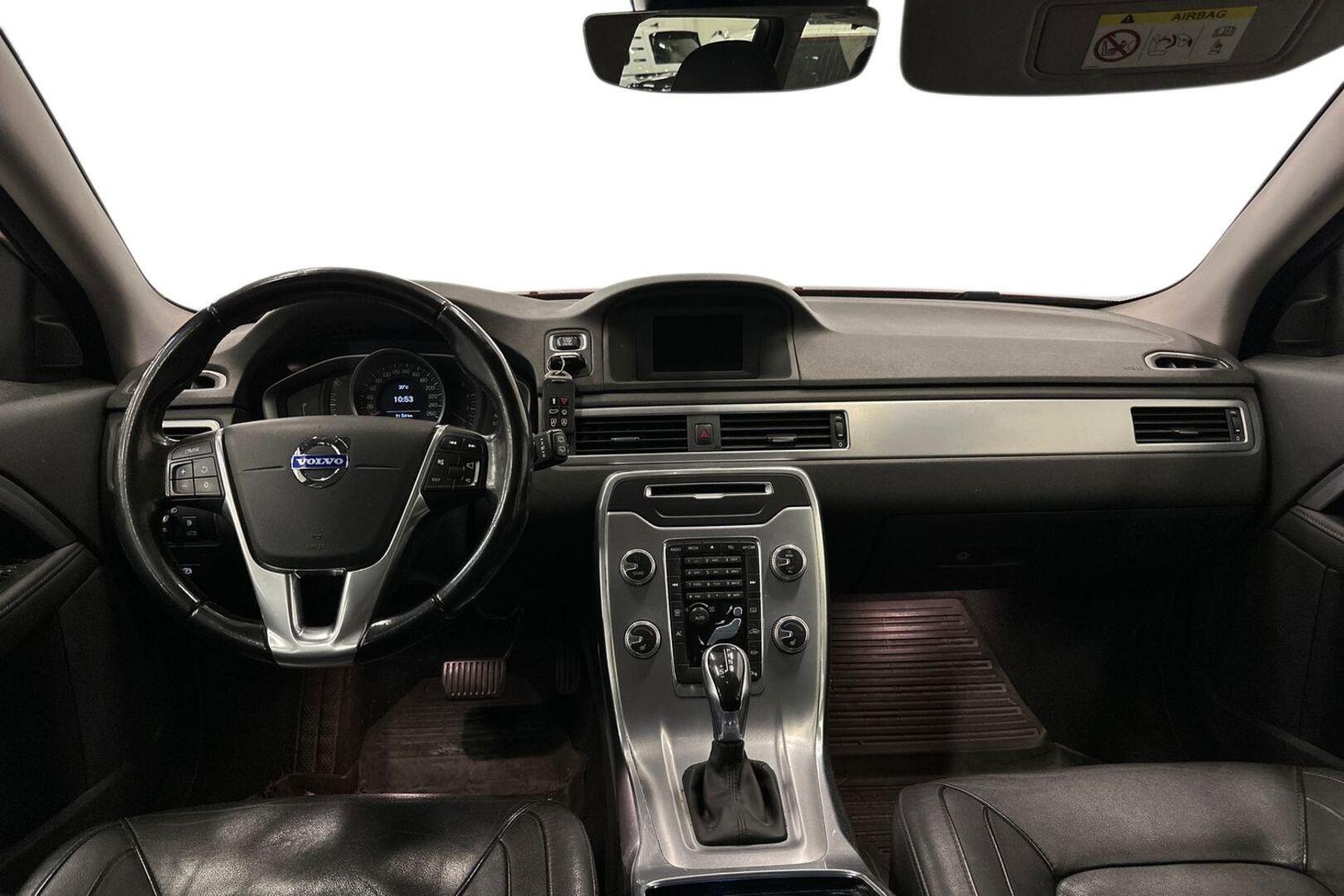 VOLVO V70 2015