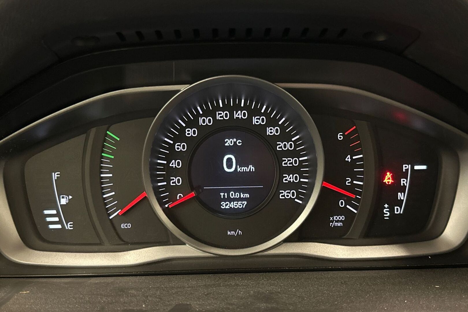 VOLVO V70 2015