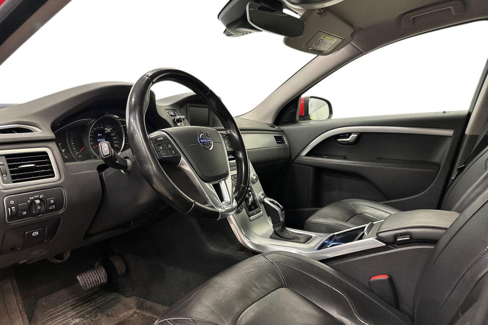 VOLVO V70 2015