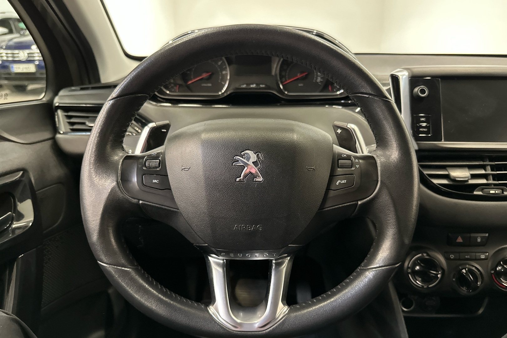 PEUGEOT 208 2015