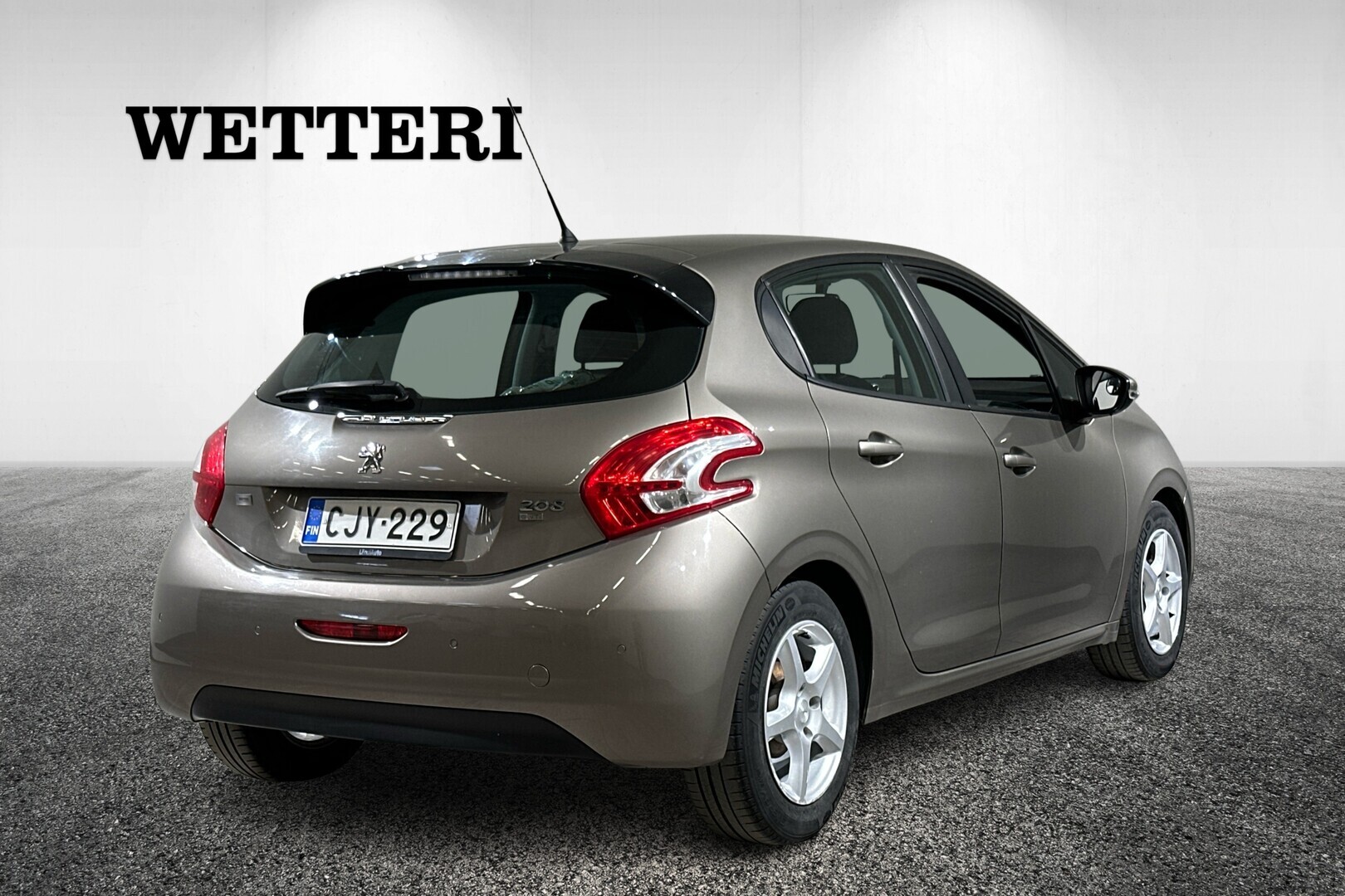 PEUGEOT 208 2015