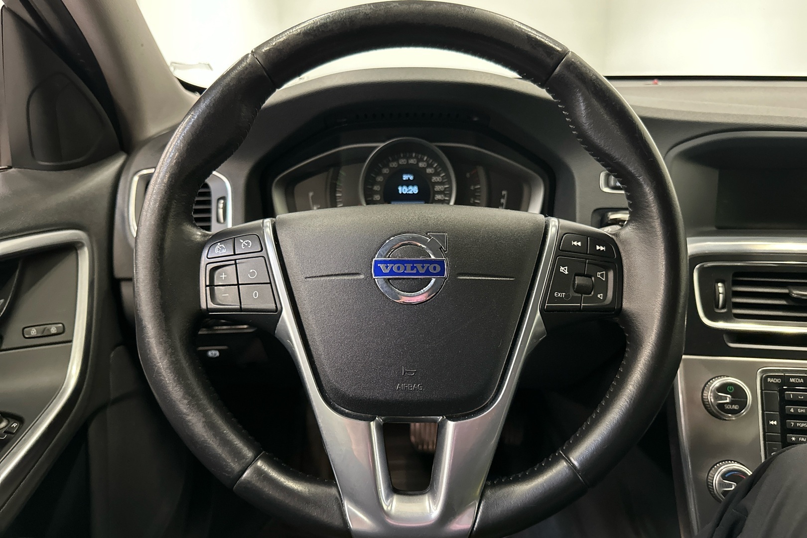 VOLVO V60 2015