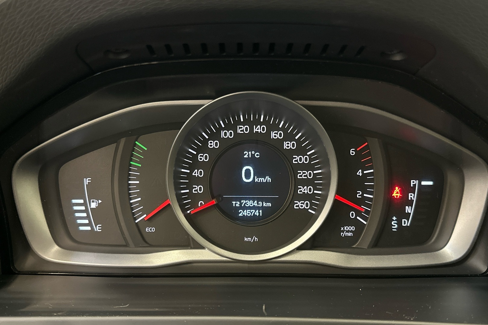 VOLVO V60 2015