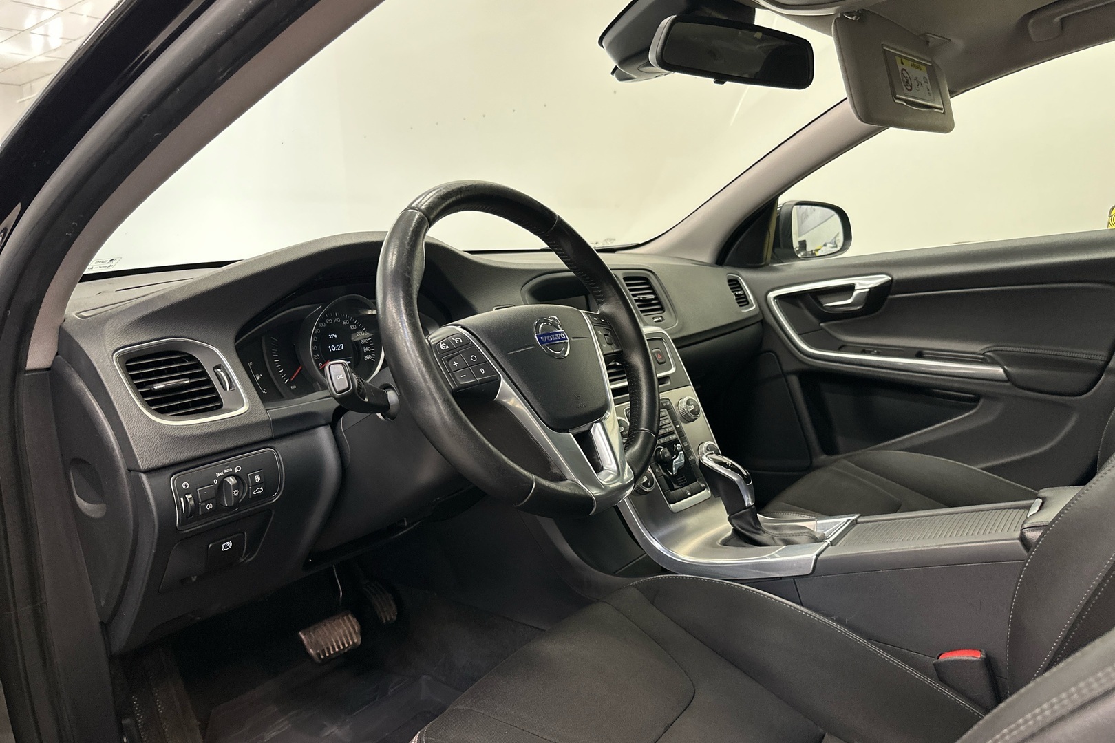 VOLVO V60 2015