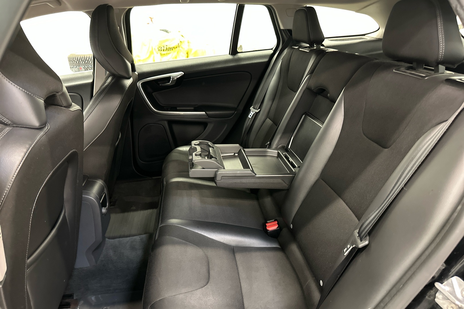 VOLVO V60 2015