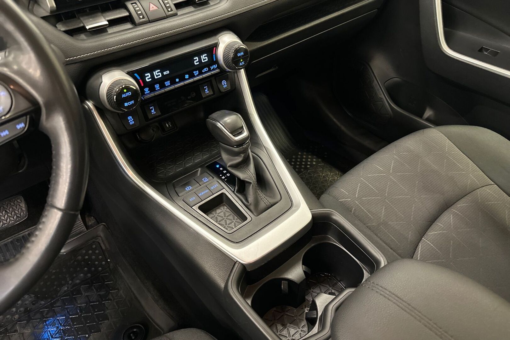 TOYOTA RAV4 2019