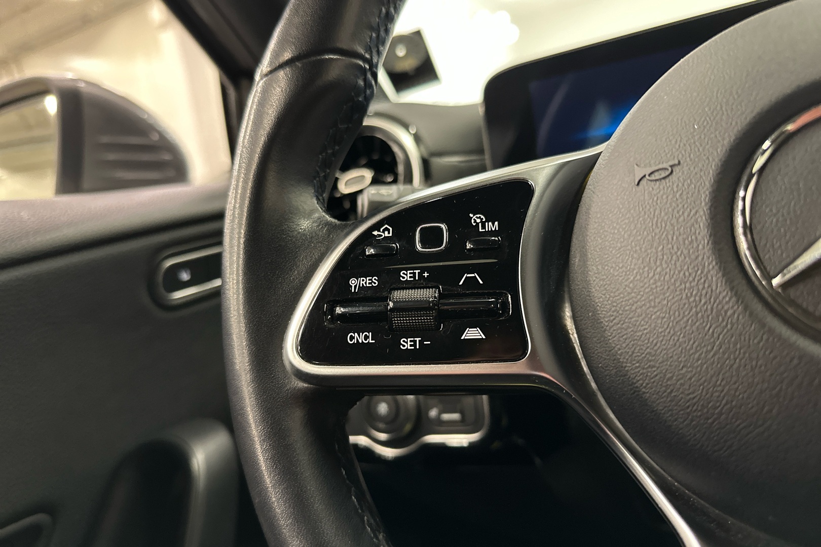 MERCEDES-BENZ A 2021