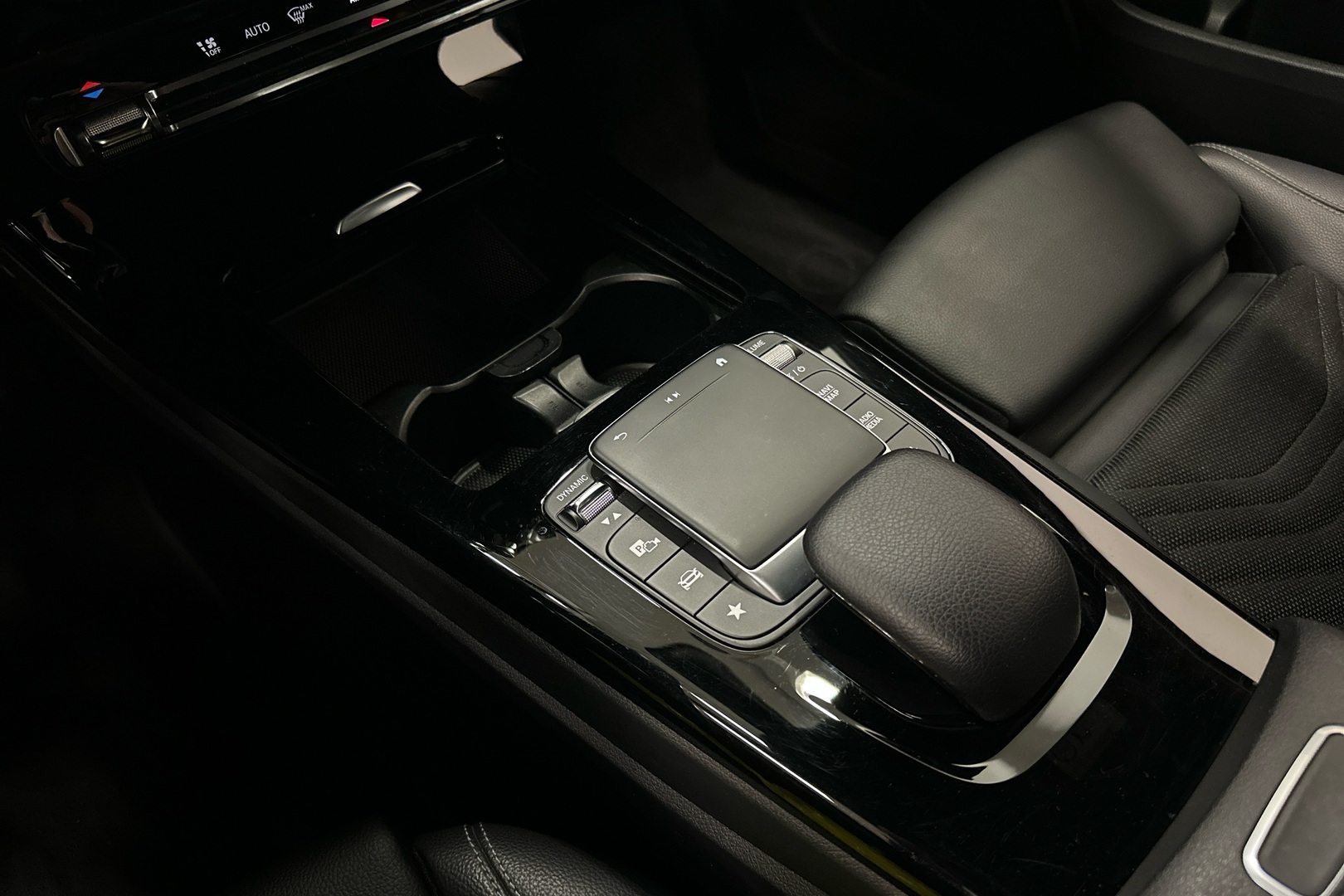 MERCEDES-BENZ A 2021