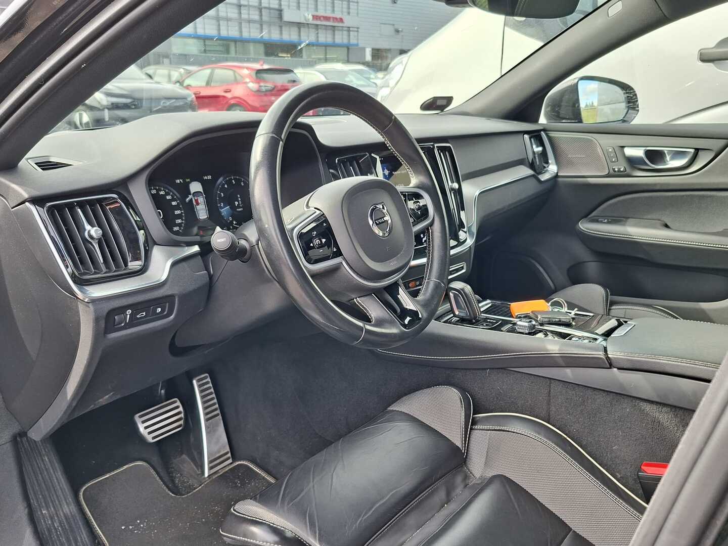 VOLVO V60 2021