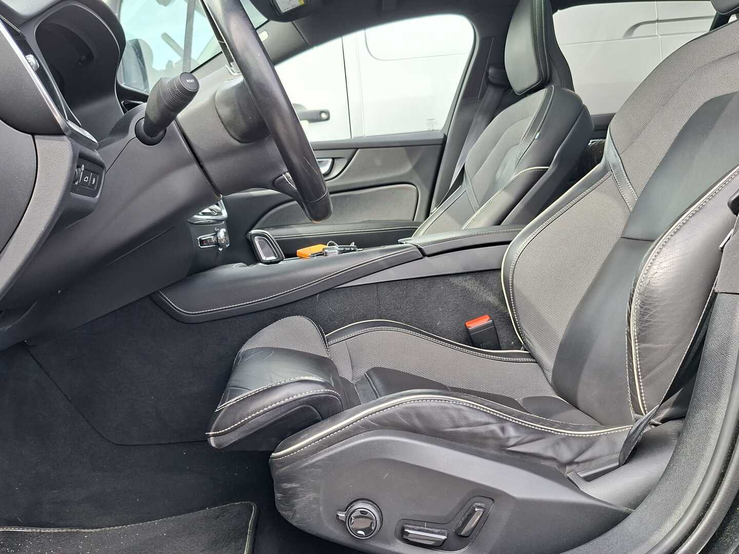 VOLVO V60 2021