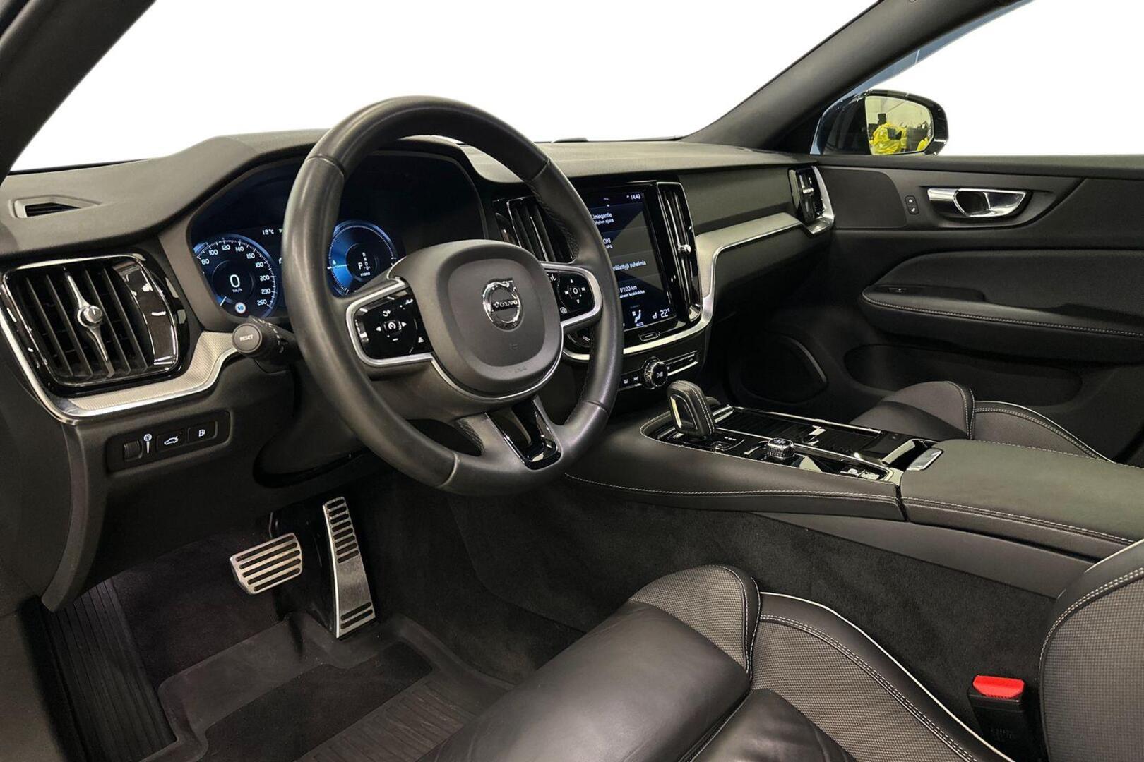 VOLVO V60 2021
