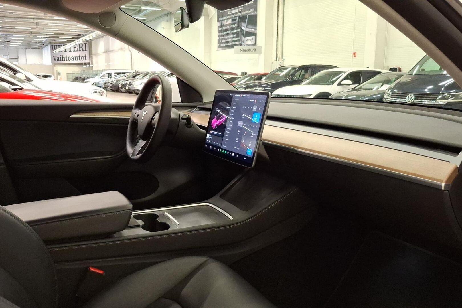 TESLA Model Y 22