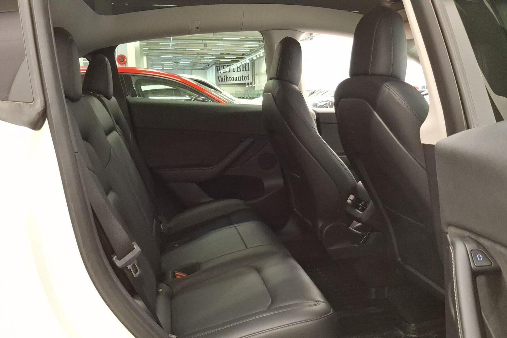 TESLA Model Y 23